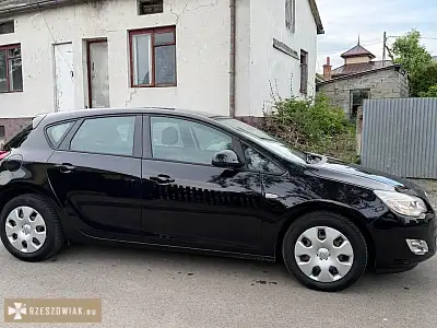 Opel Astra J 1.6 Benzyna (2011) – Zadbany, Niski Przebieg - Zdjęcie 4 - KRAKOWIACZEK.EU