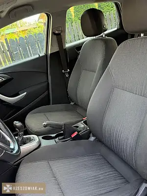 Opel Astra J 1.6 Benzyna (2011) – Zadbany, Niski Przebieg - Zdjęcie 8 - KRAKOWIACZEK.EU