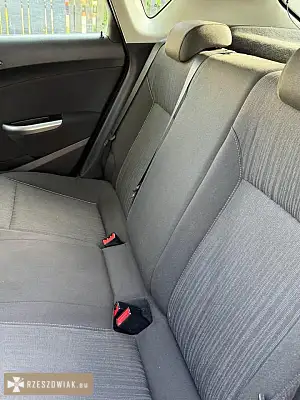 Opel Astra J 1.6 Benzyna (2011) – Zadbany, Niski Przebieg - Zdjęcie 9 - KRAKOWIACZEK.EU