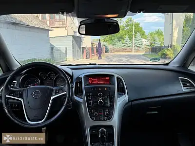 Opel Astra J 1.6 Benzyna (2011) – Zadbany, Niski Przebieg - Zdjęcie 10 - KRAKOWIACZEK.EU
