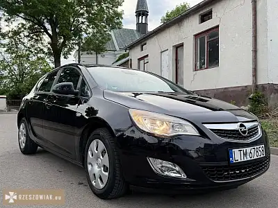 Opel Astra J 1.6 Benzyna (2011) – Zadbany, Niski Przebieg - Zdjęcie 3 - KRAKOWIACZEK.EU