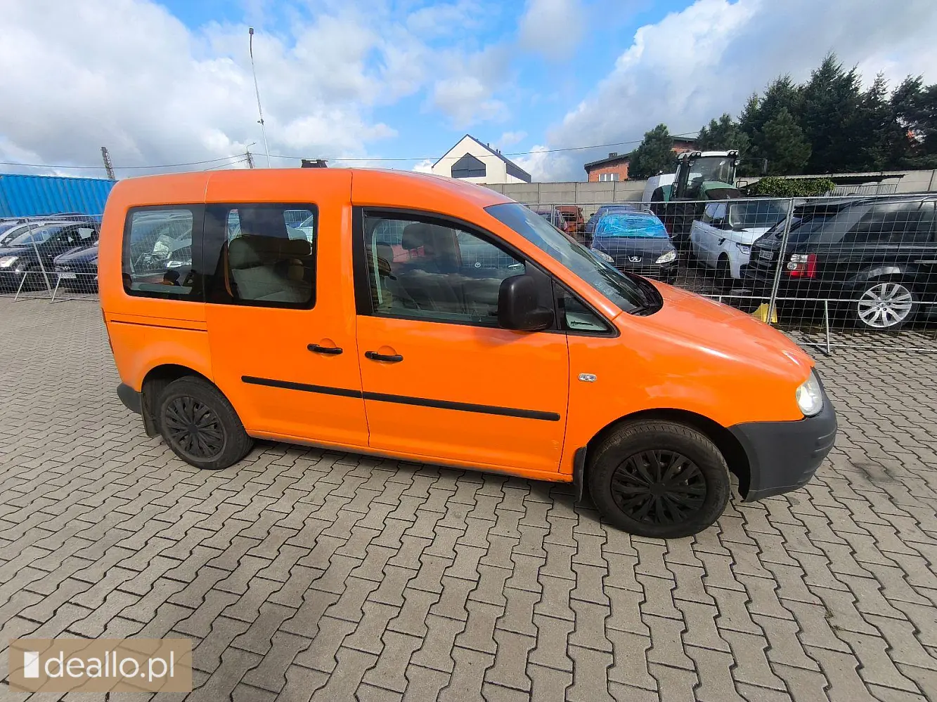 Volkswagen Caddy III kombi z 2005 roku, z silnikiem diesla 1.9L moc 55kW. - I licytacja - [eLicytacj - Zdjęcie 1 - DEALLO.PL