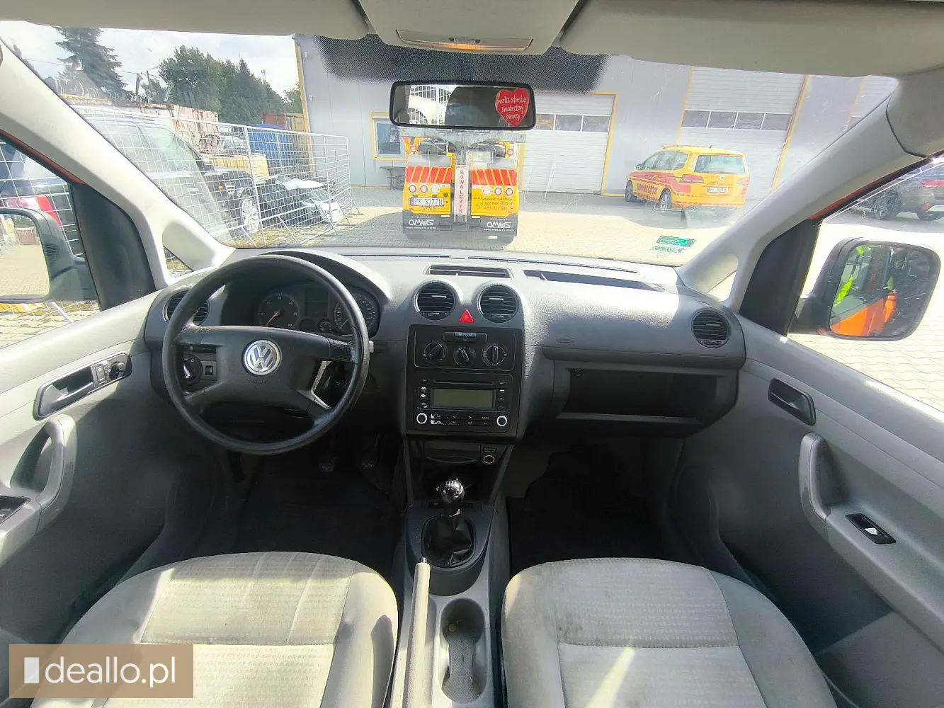 Volkswagen Caddy III kombi z 2005 roku, z silnikiem diesla 1.9L moc 55kW. - I licytacja - [eLicytacj - Zdjęcie 3 - DEALLO.PL