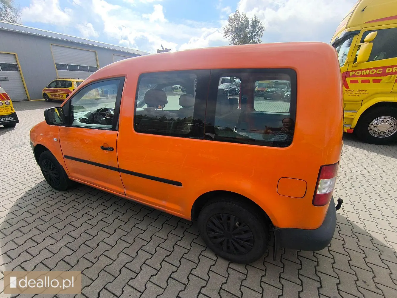 Volkswagen Caddy III kombi z 2005 roku, z silnikiem diesla 1.9L moc 55kW. - I licytacja - [eLicytacj - Zdjęcie 4 - DEALLO.PL