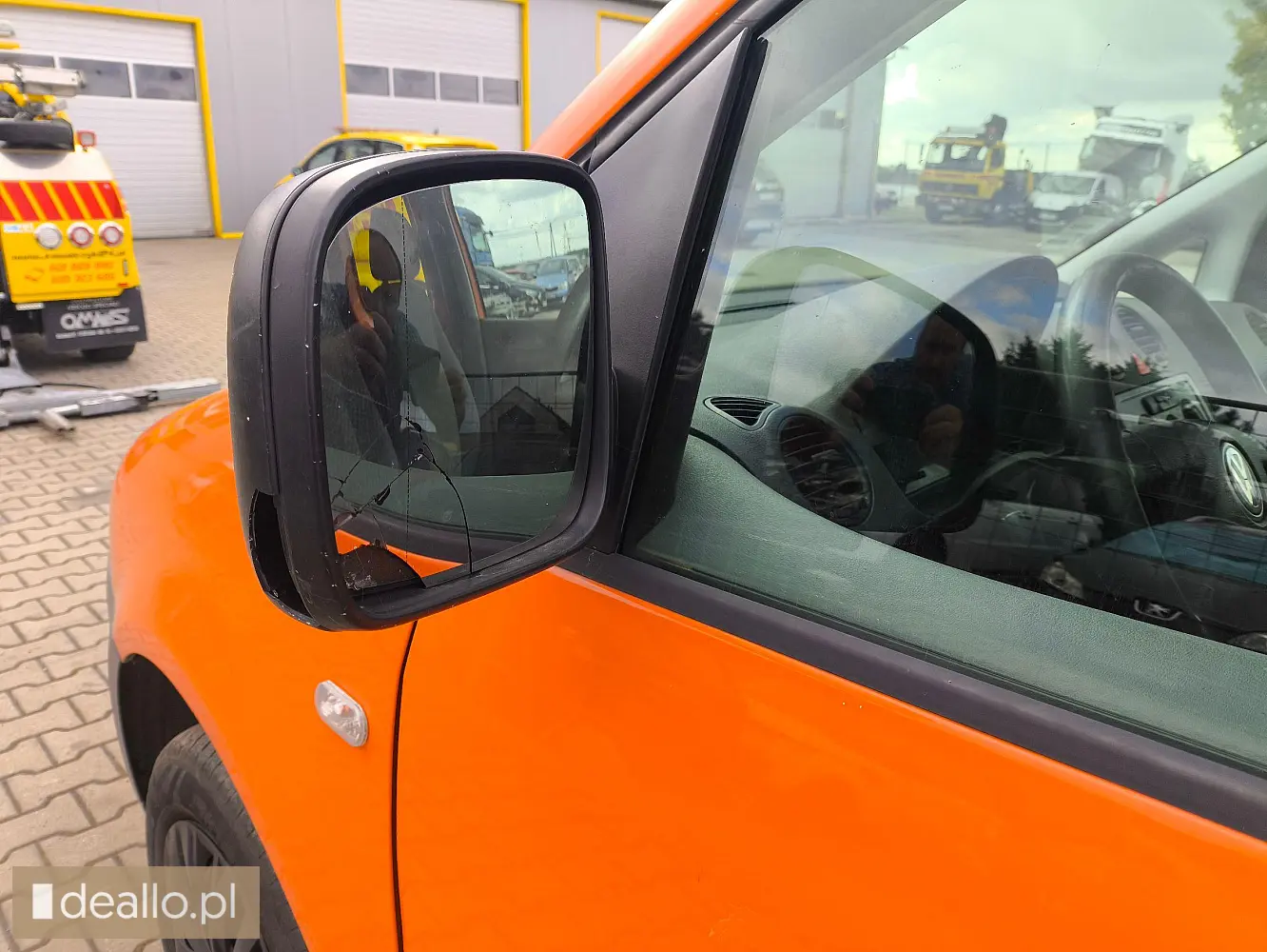 Volkswagen Caddy III kombi z 2005 roku, z silnikiem diesla 1.9L moc 55kW. - I licytacja - [eLicytacj - Zdjęcie 5 - DEALLO.PL