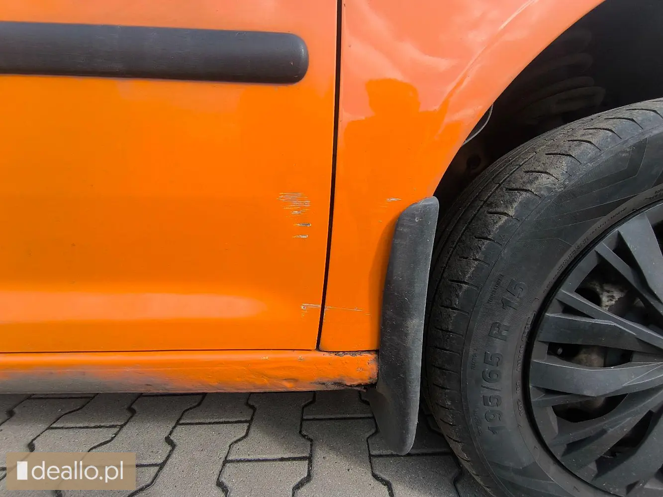 Volkswagen Caddy III kombi z 2005 roku, z silnikiem diesla 1.9L moc 55kW. - I licytacja - [eLicytacj - Zdjęcie 9 - DEALLO.PL