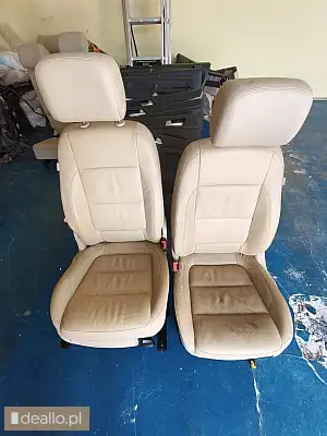 [eLicytacje] I licytacja - Komplet foteli skórzanych wraz z kompletem tapicerek drzwi VW Tiguan r. p - DEALLO.PL