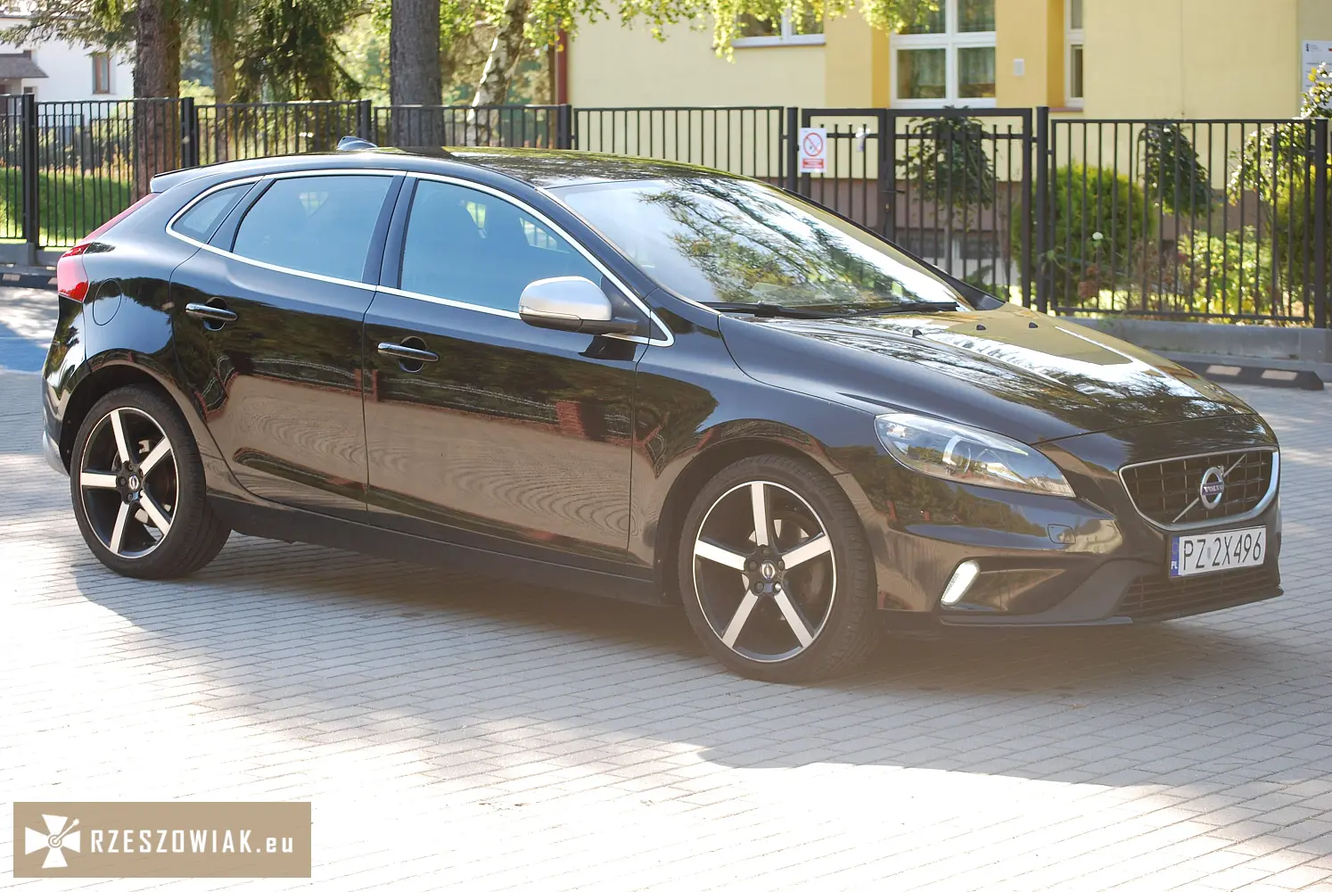 Volvo v40 II 2.0 d2 (120 km) | oryginalna wersja r-design - Zdjęcie 5 - WARSZAWIAK.EU