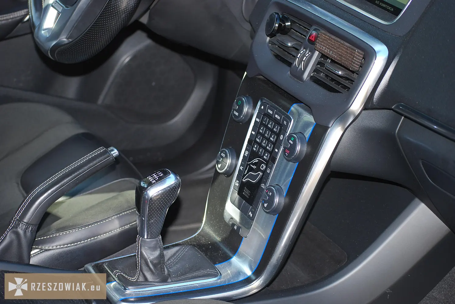 Volvo v40 II 2.0 d2 (120 km) | oryginalna wersja r-design - Zdjęcie 10 - WARSZAWIAK.EU
