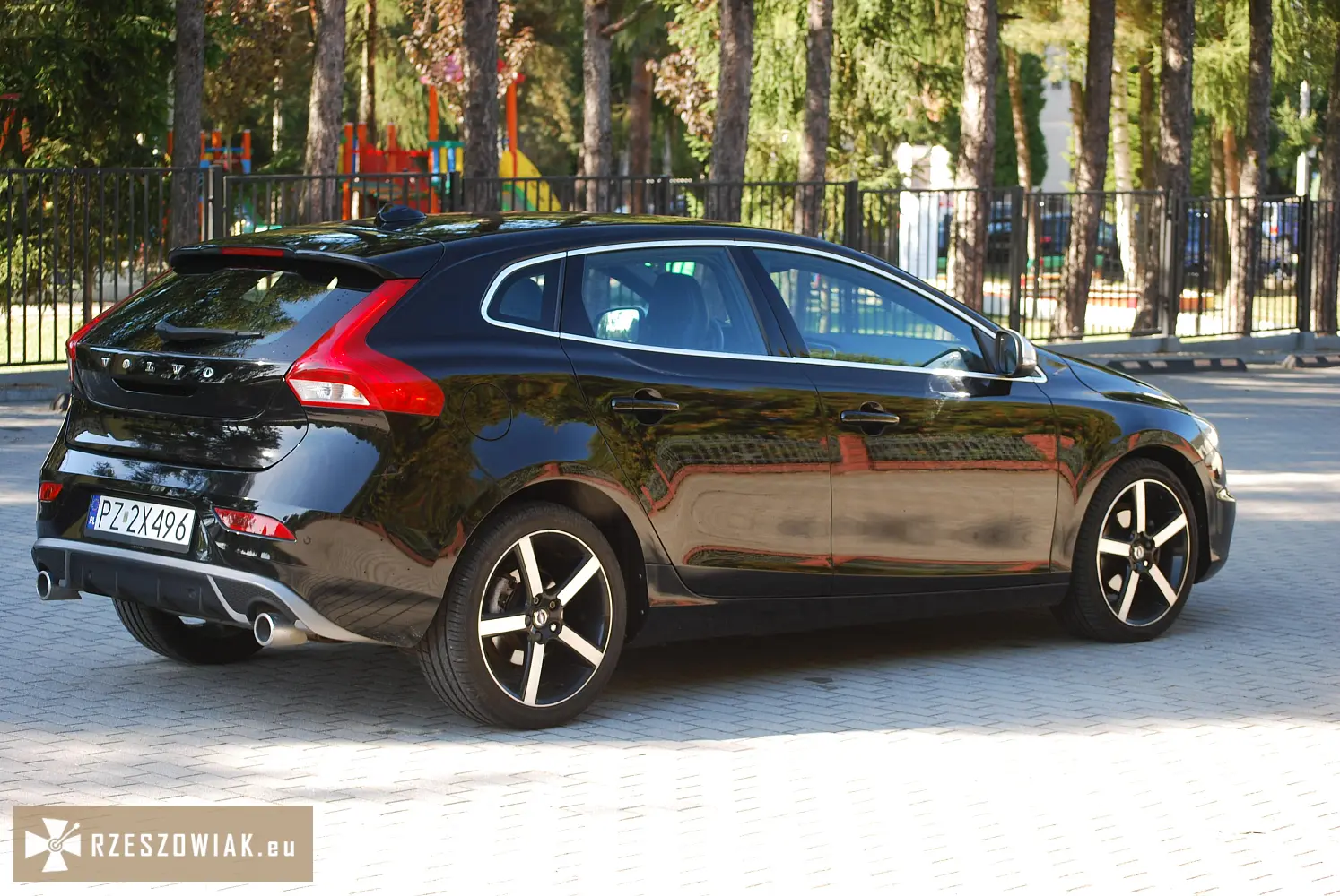Volvo v40 II 2.0 d2 (120 km) | oryginalna wersja r-design - Zdjęcie 6 - WARSZAWIAK.EU