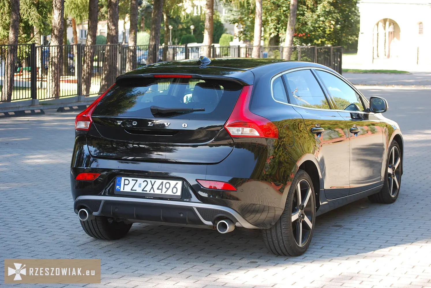 Volvo v40 II 2.0 d2 (120 km) | oryginalna wersja r-design - Zdjęcie 9 - WARSZAWIAK.EU