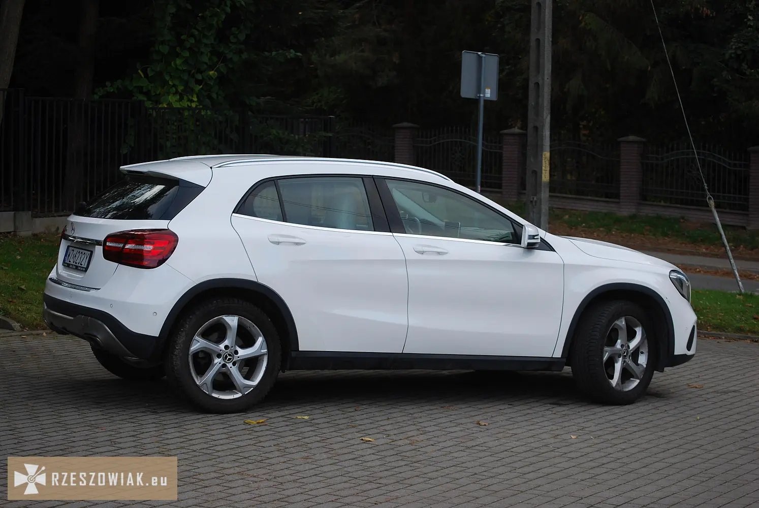 Mercedes-benz gla x156 1.6 | benzyna 156 km | automat | jasne wnętrze - Zdjęcie 6 - WARSZAWIAK.EU