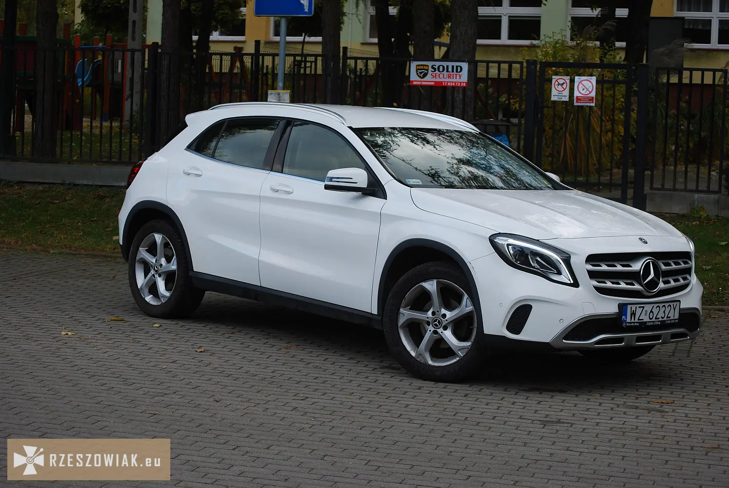 Mercedes-benz gla x156 1.6 | benzyna 156 km | automat | jasne wnętrze - Zdjęcie 4 - WARSZAWIAK.EU